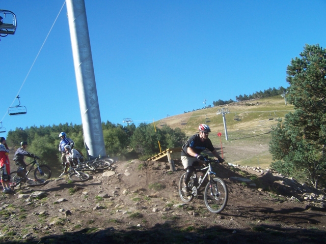 bici en la estacion de esqui